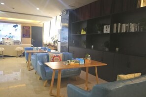 Lobby-lounge
