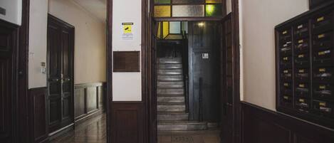 المنشأة من الداخل