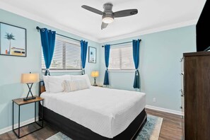 4 bedrooms, iron/ironing board, travel cot, WiFi - High ceilings *5 min to FLL* pool & game room! (Dania Beach)