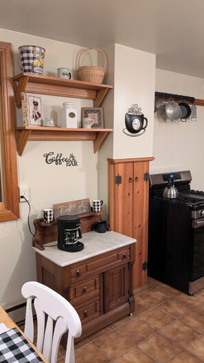 Interior - New Listing, Charming 2-bedroom cottage in Seney, White Birch Cottage (Seney)