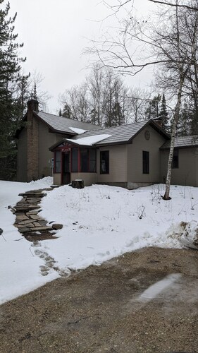 New Listing, Charming 2-bedroom cottage in Seney, White Birch Cottage