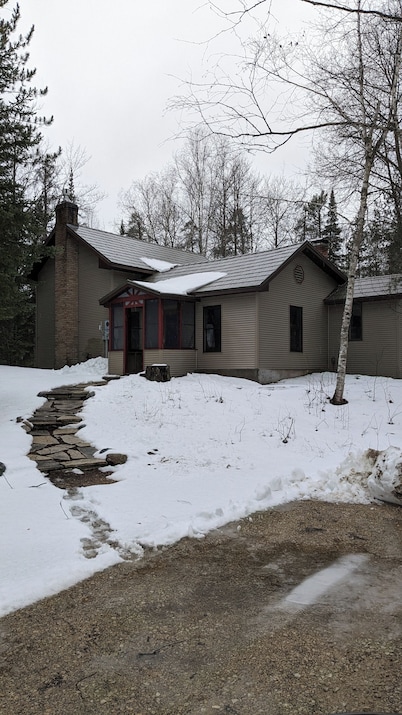 New Listing, Charming 2-bedroom cottage in Seney, White Birch Cottage