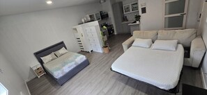 Iron/ironing board, WiFi, bed sheets