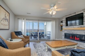 Smart TV, fireplace, DVD player