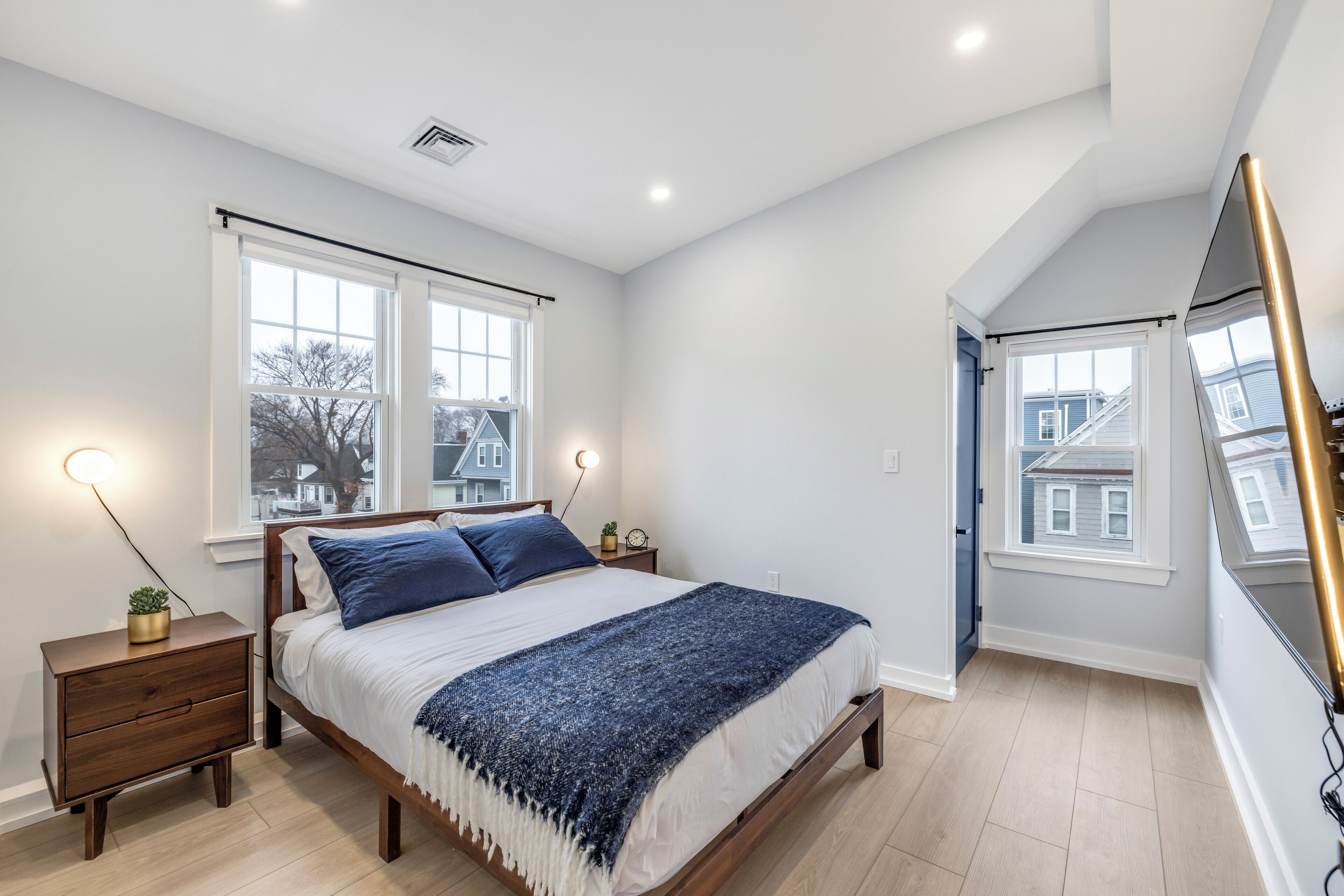 4 bedrooms, in-room safe, iron/ironing board, WiFi