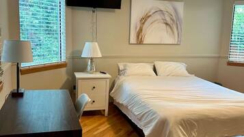 5 bedrooms, desk, travel crib, free WiFi