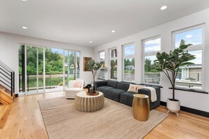 Interior - Stunning Floating Home on the Willamette River! (Portland)