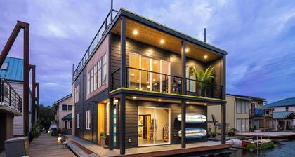 Stunning Floating Home on the Willamette River!