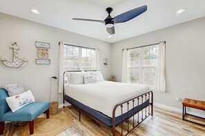 3 bedrooms, internet, bed sheets