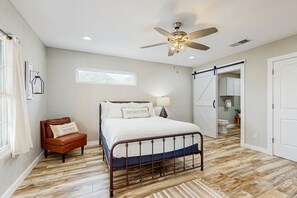 3 bedrooms, Internet, bed sheets - Dog-friendly home with full kitchen, patio, BBQ and cozy living room (Rockport)