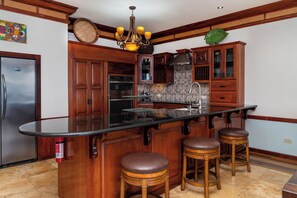 Fridge, microwave, oven, coffee/tea maker