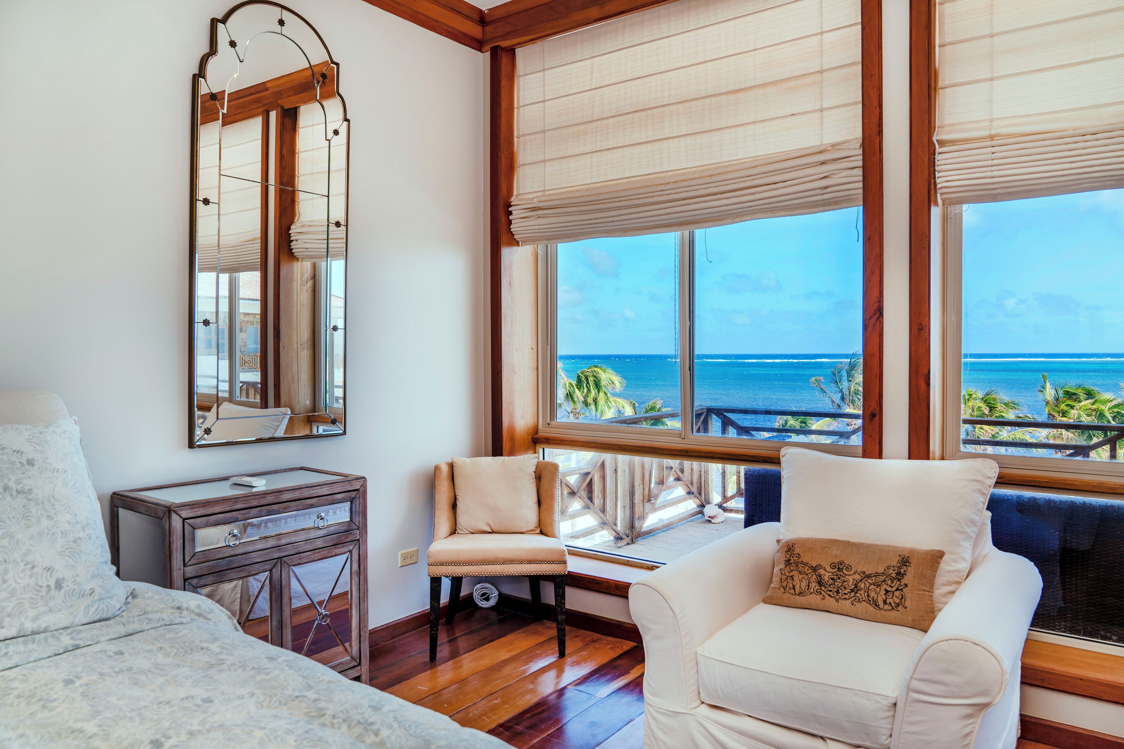 3 chambres, bureau, fer et planche à repasser, accès au Wi-Fi (inclus)