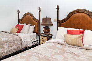 2 bedrooms, desk, iron/ironing board, free WiFi