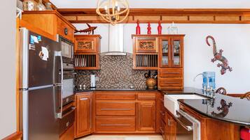 Fridge, microwave, oven, coffee/tea maker