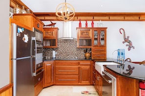 Fridge, microwave, oven, coffee/tea maker