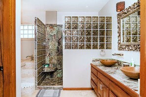 Hair dryer, towels, soap, toilet paper - Sea View Condo 19 - 2 Bedroom - Pool/Tours/Bar (San Pedro)