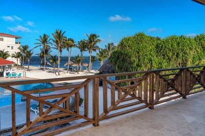 Sea View Condo 19 - 2 Bedroom - Pool/Tours/Bar