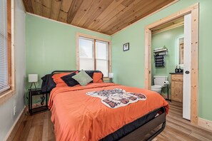 2 bedrooms, free WiFi, bed sheets - Spacious Get Away: Mt. View Cabin fully equipped kitchen ONLY 15min to Town (Crossville)
