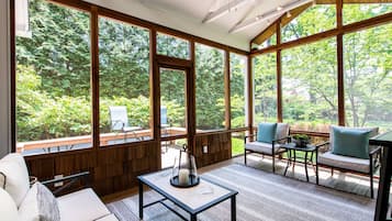 Smart TV, fireplace, video games, DVD player