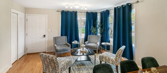 Newly remodeled 4 bedroom home in DT Libertyville Near Naval Base!