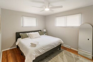 4 bedrooms, desk, iron/ironing board, travel crib