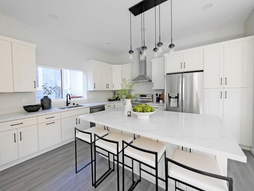 Brand New Modern Home with Rooftop Terrace, Jacuzzi, Garage, and high-speed Wifi