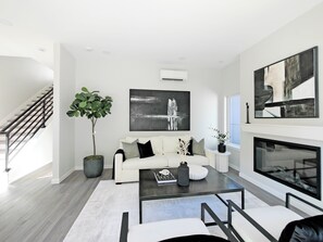 TV connectée, cheminée