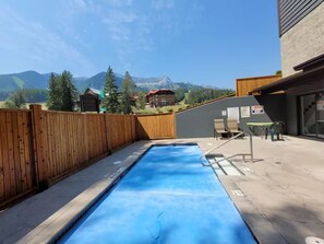 Pool - Griz Inn Condo on the Hill - 100 steps from lift (Fernie)