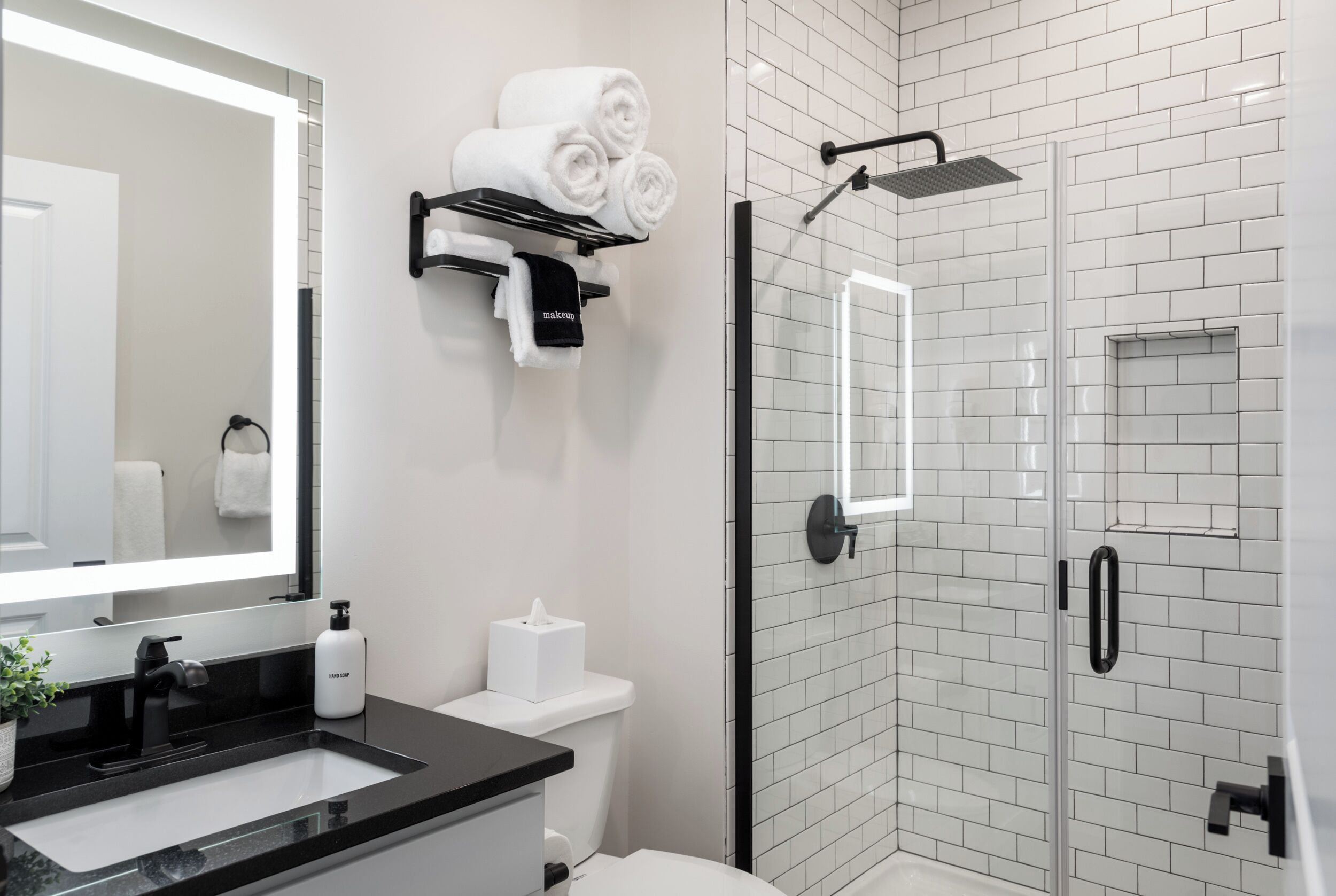 Đồ dùng nhà tắm miễn phí, máy sấy tóc, khăn tắm, xà phòng 