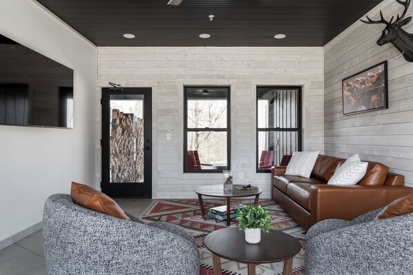 TV connectée de 55 pouces avec chaînes numériques, Hulu