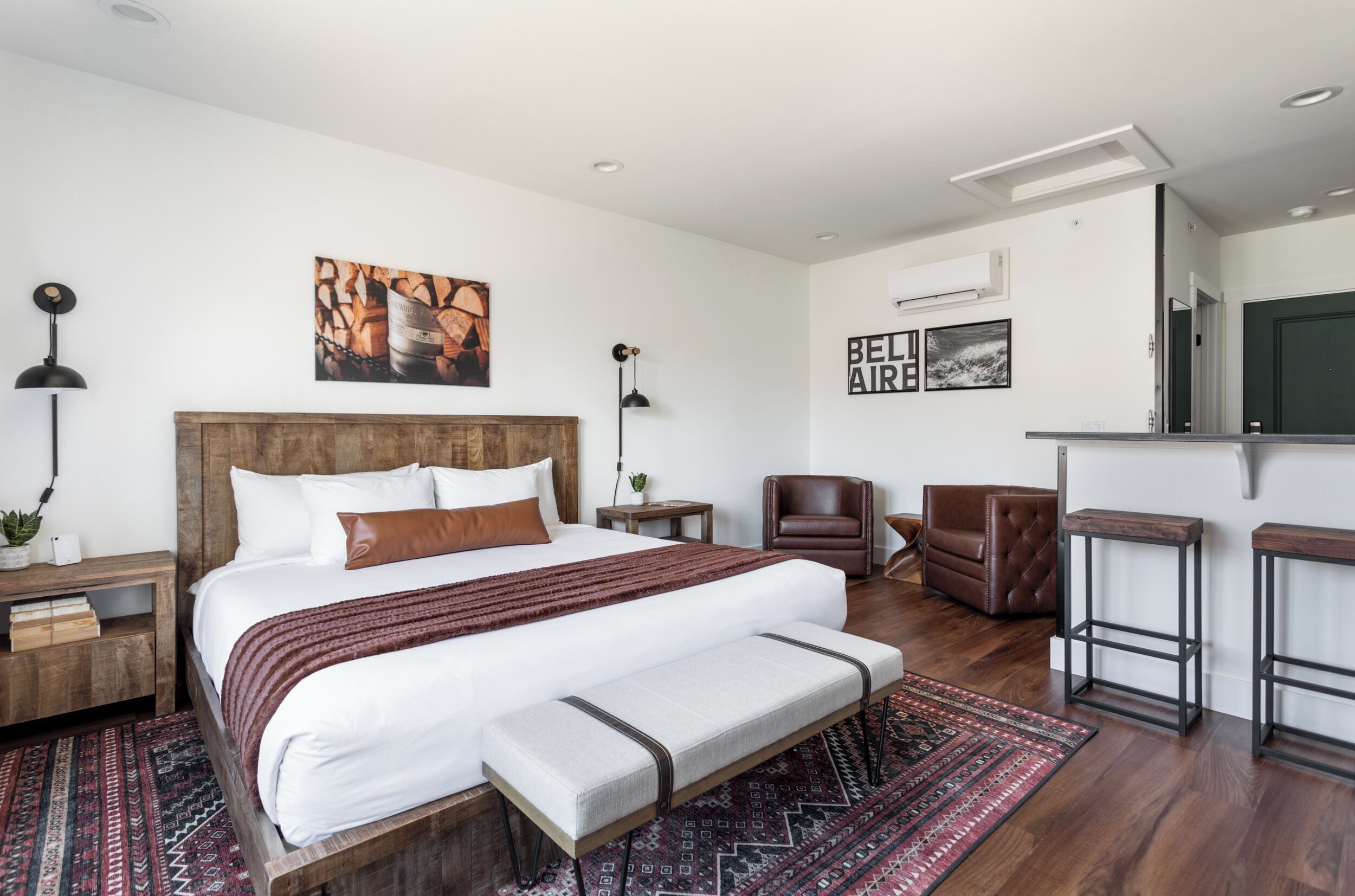 สตูดิโอ, เตียงคิงไซส์ 1 เตียง (Scenic View) | ตู้นิรภัยในห้องพัก, โต๊ะทำงาน, พื้นที่ทำงานแบบใช้แล็ปท็อป, ผ้าม่านกันแสง