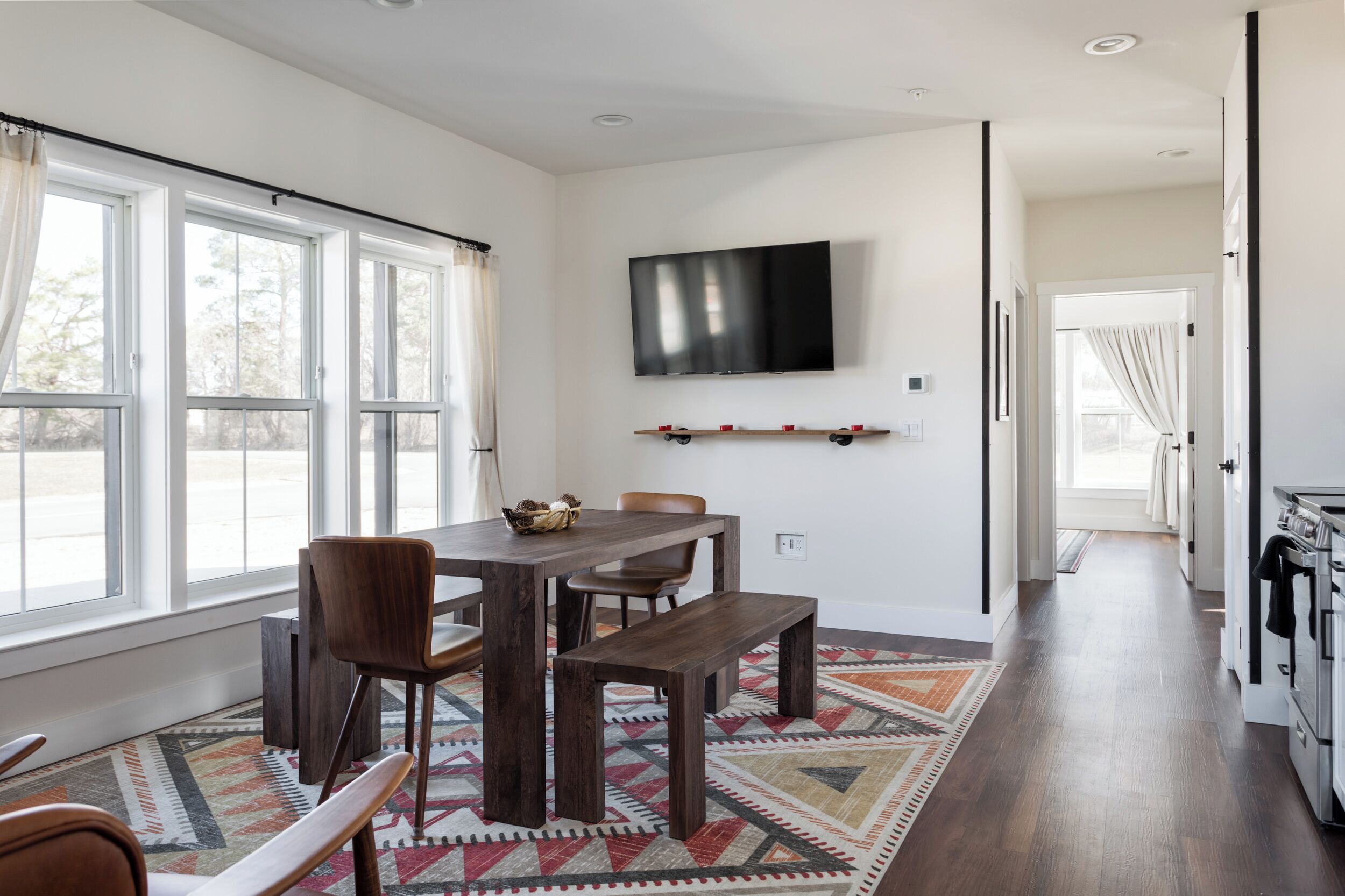 Suíte, 2 quartos, 2 banheiros (Pet Friendly) | Opções para refeição no quarto