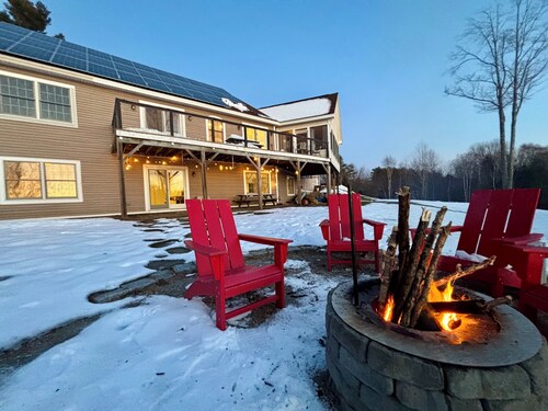 Berry Mountain Lodge: Spacious 5-bedroom house close to skiing and Lake Sunapee