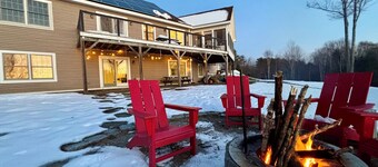 Berry Mountain Lodge: Spacious 5-bedroom house close to skiing and Lake Sunapee
