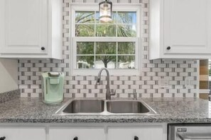 Fridge, microwave, oven, stovetop - PCB West End, 5 min beach walk, pets, heated pool/tiki bar! (Sunnyside)