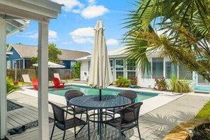Outdoor dining - PCB West-5 min beach walk-pets-heat pool-tiki bar! (Sunnyside)