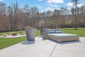 House, Accessible - Serene Farms Hot Tub Pool Sunroom on 7 Acres (Hiram)