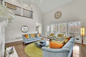 House, Accessible - Serene Farms Hot Tub Pool Sunroom on 7 Acres (Hiram)