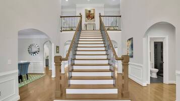 Rumah, akses difabel | 5 kamar tidur