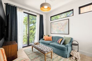 Living area - Stylish Bungalow Near Everything in East Austin! (Austin)
