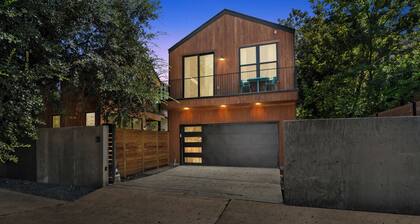 Stylish Bungalow Near Everything in East Austin!