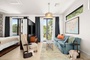 1 bedroom, iron/ironing board, WiFi, bed sheets - Stylish Bungalow Near Everything in East Austin! (Austin)