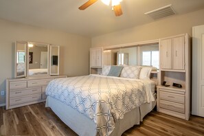 4 bedrooms, iron/ironing board, free WiFi, bed sheets - Newly Remodeled Beautiful Home and Large Sparkling Pool, New Hot Tub & Game Room (San Tan Valley)