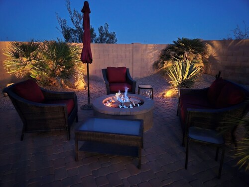 Newly Remodeled Beautiful Home and Large Sparkling Pool, New Hot Tub & Game Room