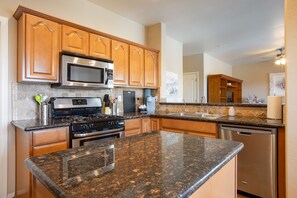 Fridge, microwave, oven, stovetop - Newly Remodeled Beautiful Home and Large Sparkling Pool, New Hot Tub & Game Room (San Tan Valley)