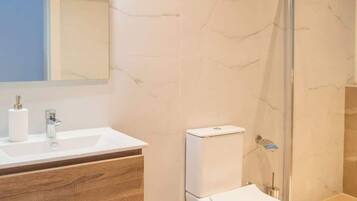 Shower, hair dryer, shampoo