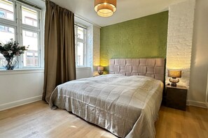 2 habitaciones, escritorio, tabla de planchar con plancha y wifi