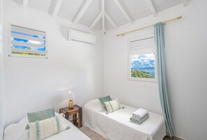 4 bedrooms, iron/ironing board, WiFi, bed sheets - the horizon villa offers you a magnificent sea view (Les Trois-Îlets)