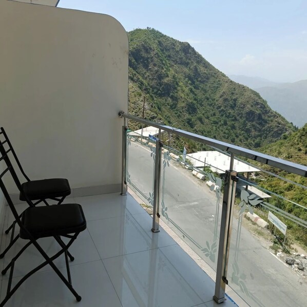 Standaard eenpersoonskamer, uitzicht op bergen | Woonruimte