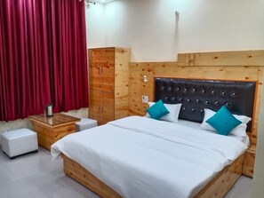 Laptop workspace, free WiFi - Uk09 Hotel & Restaurant  (Dhanaulti)